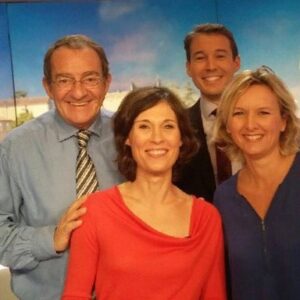 Jean-Pierre Pernaut Instagram - Quelle belle équipe aujourd'hui au 13h ! Et hier record de l'année avec 43,2% de part d'audience ! 😀. Pas mal 😜