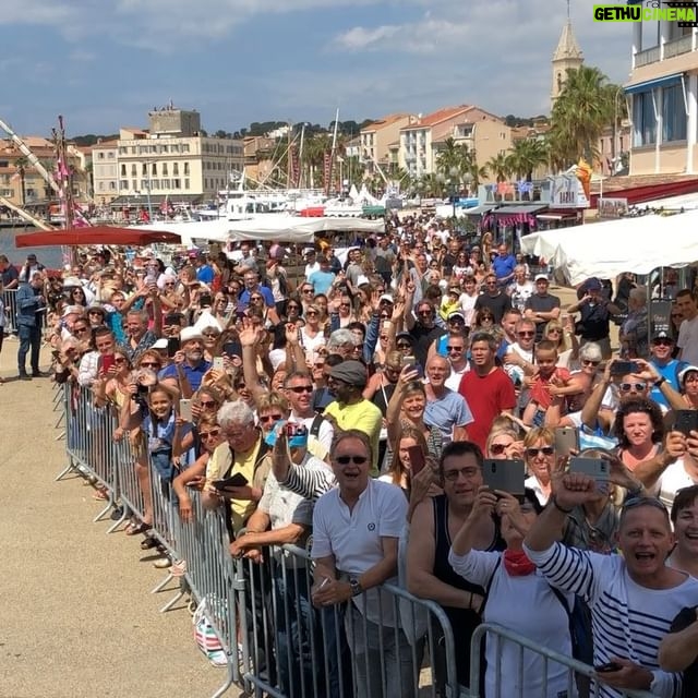 Jean-Pierre Pernaut - 1.8K Likes - Sanary plus beau marché de France. Quelle belle ambiance 👍👍