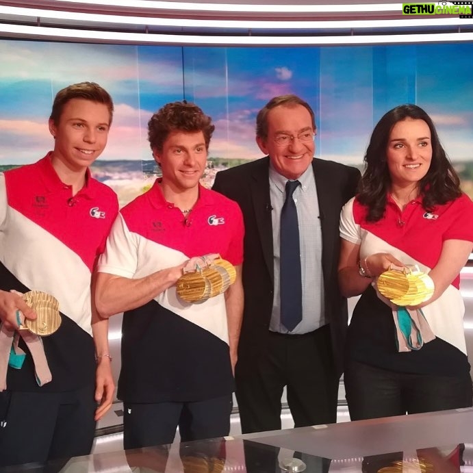 Jean-Pierre Pernaut - 2.9K Likes - Belle rencontre au 13 h avec 3 de nos champions paralympiques et leurs 13 médailles d’or et d’argent !