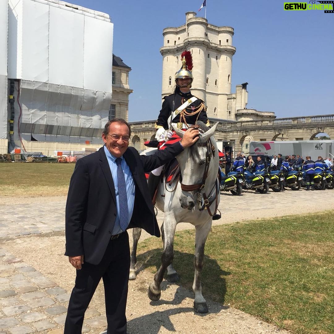 Jean-Pierre Pernaut - 4K Likes - 14 juillet. Garde Républicaine. Chateau de Vincennes