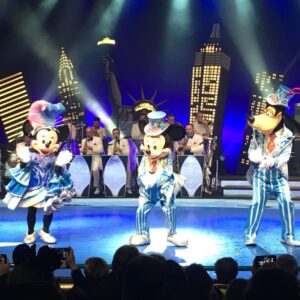 Jean-Pierre Pernaut Instagram - Beau spectacle pour Noël à Disneyland ! Magique !👍