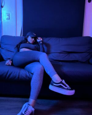 Jeanté Godlock Instagram - object in picture is not as chill as she appears 😎
big chillin, but life is anything but 😜