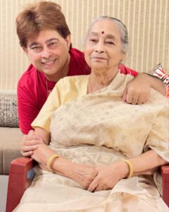 Jeet Gannguli Instagram - Happy birthday to you Ma, you’re our pillar of strength. To the most  beautiful, gorgeous, strong and loving woman…We Love you Ma 🥰🙏❤️ @chandrani999