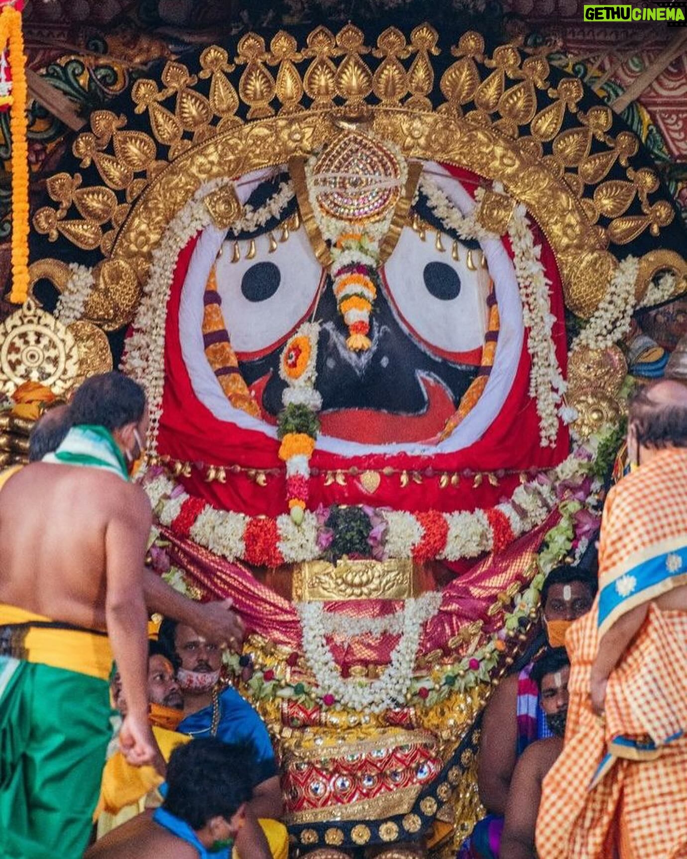 Jeet Gannguli - 1.7K Likes - Wishing everyone a blessed and joyous Jagannath Rath Yatra. May Lord Jagannath, the Supreme Personality of Godhead, shower His divine blessings upon all. 🙏✨
#happyrathayatra #divineblessings #jaijagannath #jaijagannath🙏 #blessed #everyone #jaiho