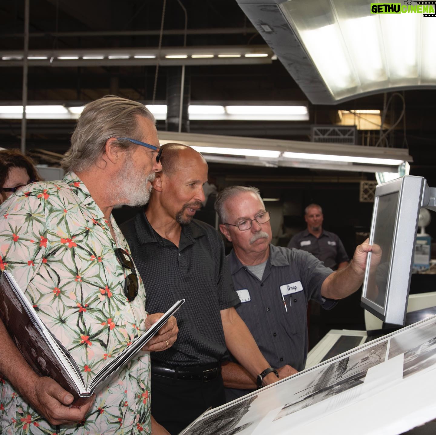 Jeff Bridges - 21.7K Likes - Finally putting ink on paperā¦doing my press check with the awesome team at Dual Graphics in Brea, CA. What a fun day!