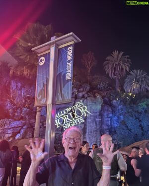Jeff Perry Instagram - Thank you @unistudios for a spooktacular evening! @horrornights #UniversalHHN 🎃👻💀