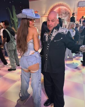 Jeff Ross Instagram - Congrats on leaving your thirties “behind”… Happy 40th to the bootyful @khloekardashian !