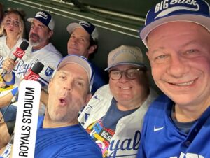 Jeff Ross Instagram - MEET THE KANSAS CITY “AL” STARS…. Weird Al, Al Roker and Alopecia. 🤣 Thank you to @kcroyals & @bigslickkc for letting us play ball for a great cause  @childrensmercy ! 🫶🏼 I GOT A HIT !