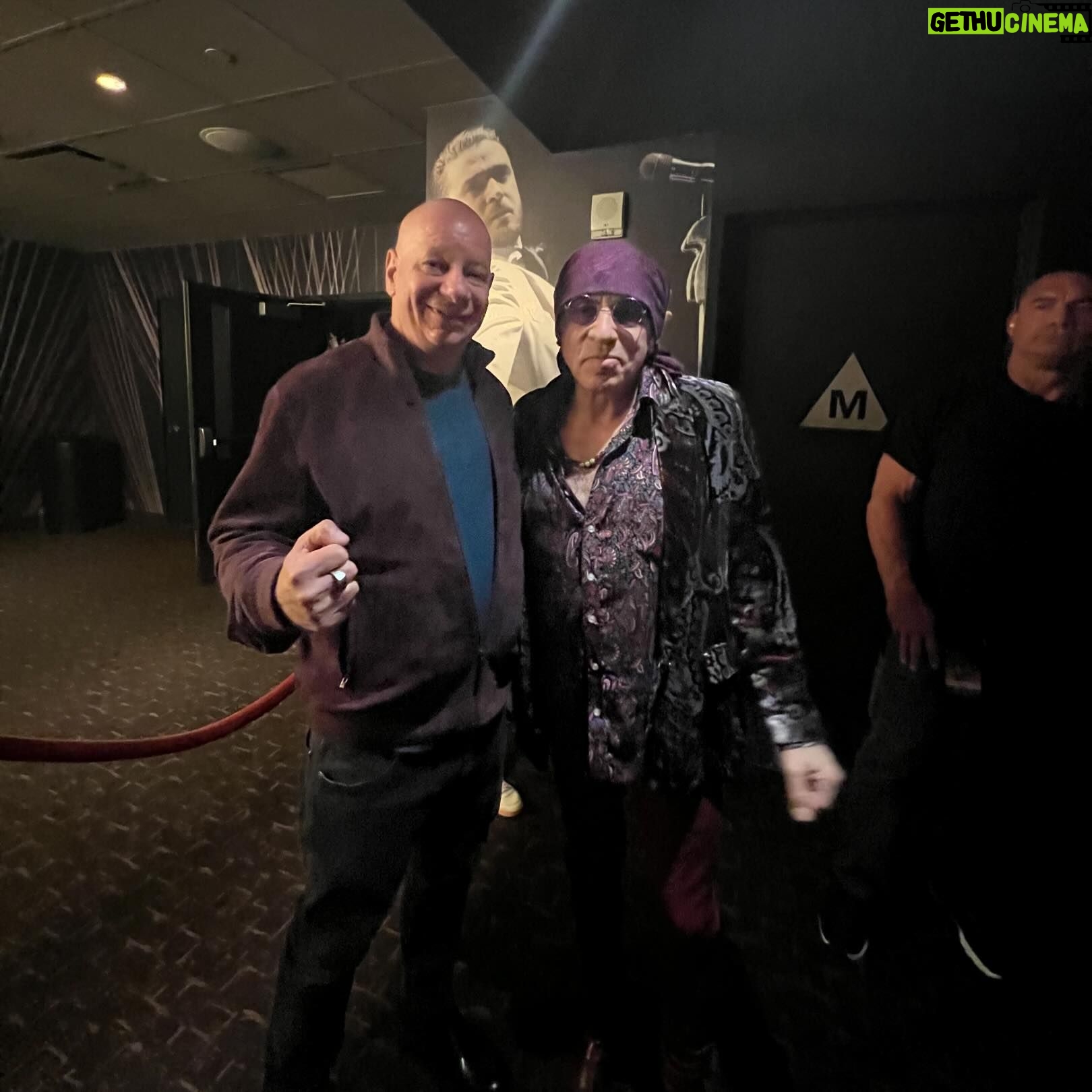 Jeff Ross - 3.1K Likes - Anyone seeking a spiritual, uplifting cathartic experience should go see Bruce Springsteen & The E Street Band on this tour. Big shout out to Little Steven Van Zant and crew for the hospitality. I can’t wait to feel it all again at tomorrow’s show @thekiaforum ✌🏽