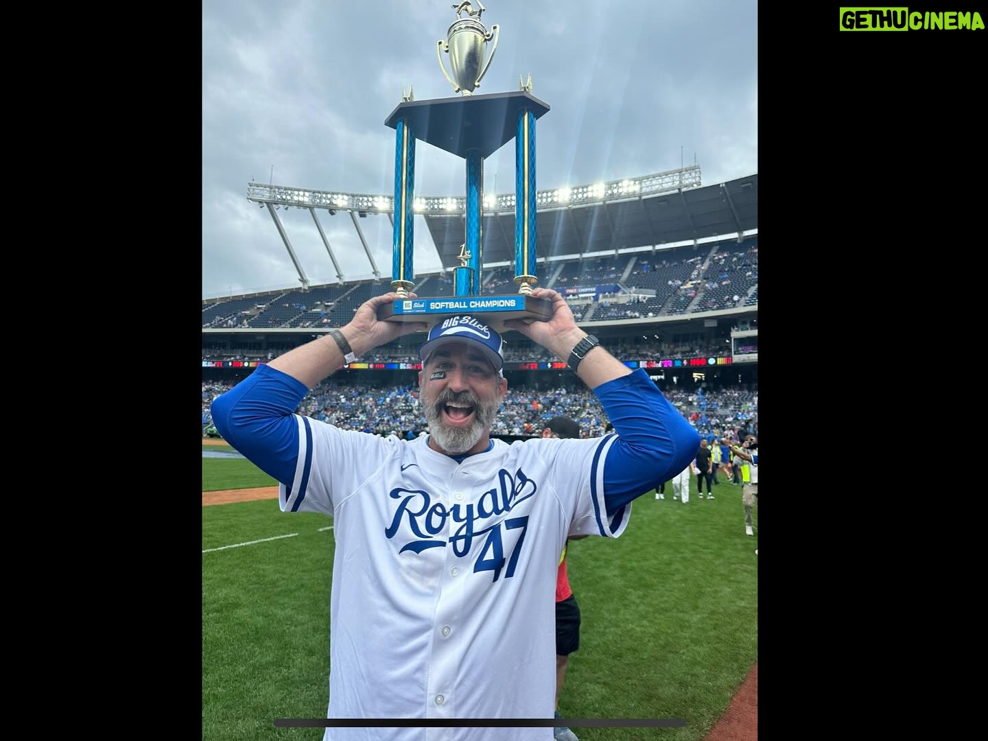 Jeff Ross - 3.5K Likes - MEET THE KANSAS CITY “AL” STARS…. Weird Al, Al Roker and Alopecia. 🤣 Thank you to @kcroyals & @bigslickkc for letting us play ball for a great cause @childrensmercy ! 🫶🏼 I GOT A HIT !