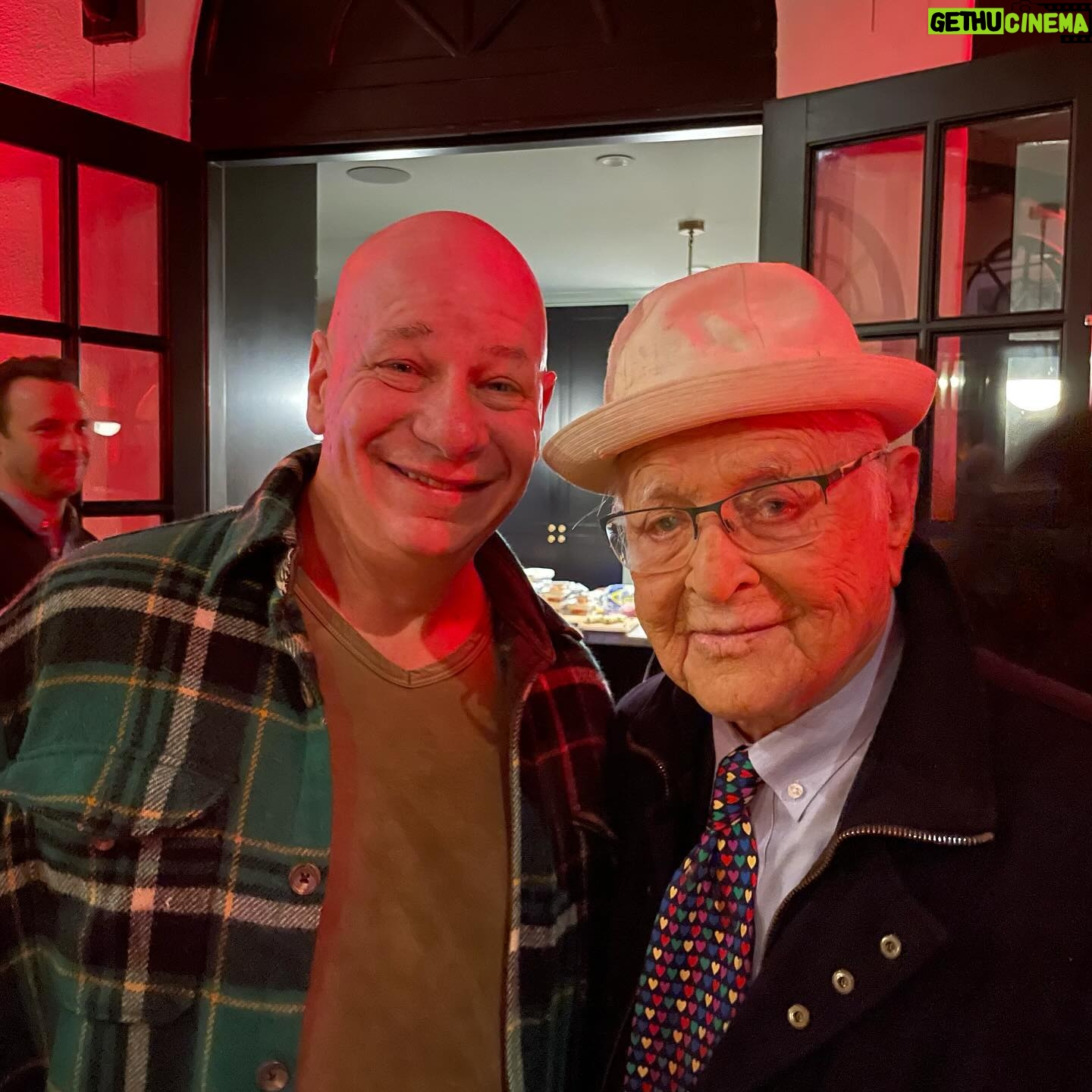 Jeff Ross - 4K Likes - Norman Lear was 101 years old and still partying !
After Jada’s infamous Oscars incident I wrote a magazine editorial about my personal experience with alopecia. Norman called me, told me he enjoyed the article, and offered me his hat.
Once when I told Norman that Gilbert Gottfried was sick he said “Laughing adds time to your life and Gilbert gave me years”.
Long live King Lear. He added years to our lives.
Sending love to his friend @carmensandiegola and his family.