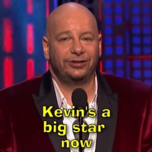 Jeff Ross Instagram - Roasting Kevin Hart @therealjeffreyross 

See Jeff tonight at 10:15 in The Main Room with @mazjobrani @paddywarbucks @larabeitz @deandelray  more! Get your tickets now at
 improv.com/hollywood #hollywoodimprov #comedy #fridaynight