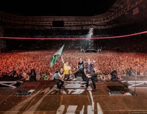 Jeff Stinco Instagram - Last night, in São Paulo, my high school buddies and I took the stage for our biggest festival show as a headliner. Dreams are not just dreams anymore…

Photos: Anna Lee Media
