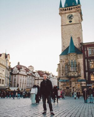 Jeff Stinco Instagram - Thrilled to be back in Prague for the 7th time! I’m still blown away by how beautiful this city is. So pumped for tonight’s rock show! 

Photo: @shotbywozniak