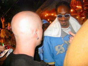 Jeff Stinco Instagram - This just couldn’t wait ‘til Thursday: throwback to Cancun with @snoopdogg! Nobody ever believes me this happened, but now? I have proof! 📸

Guess what year this was?

Thanks @patricklanglois for digging this out of your hold hardrives.