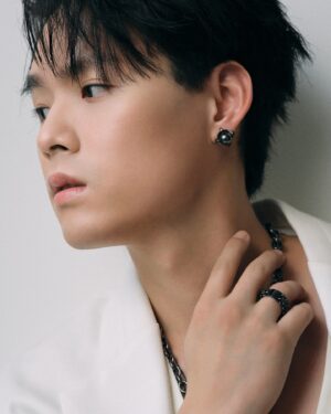 Jeffrey Dong Instagram - Back and white in pearl @official_mikimoto