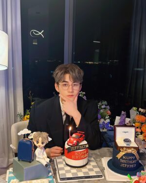 Jeffrey Ngai Instagram - happy birthday to Jeffrey🎂

過去18歲沒戴錶 不過有時間～
大個仔，有更多挑戰等緊你
繼續帶住滿滿的愛向前衝🎂

生日願望係想大家快啲去睇女朋友第一次執導嘅MV 🤎
都是因為愛
