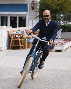 Jeffrey Wright Instagram - Pretending to ride to the Indie Spirit Awards (which I did, last time I attended.)

📸 @alexshibutani (@shotsbyshibs)

Stylistics:
@mrmontyjackson
@kristenebmakeup 

Skin & shades: @johnvarvatos 
Kicks: @paulsmithdesign 
Time: @omega
Bike: @shuttersca 

Sleep: Fake