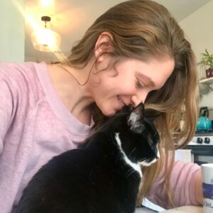Jenna Doolittle Instagram - ✨Cat, computer, coffee... working on the newsletter! So grateful to have a sense of purpose night now, being able to support & connect with my actor community. Also, grateful for this cuddly guy, even though he wants all my attention all the time! What are you grateful for? ✨❤️😻 #actorsrise #actorslife #actorquarantine #catmom