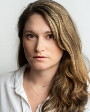 Jenna Doolittle Instagram - ✨The hubs has really gotten into photography & I’m here for it. 

✨When I was off social media last week we took some pics together just for fun. No fancy hair or makeup, no branding, just me. 🤗

✨I think he’s pretty legit. 

📸by @matttenteheadshots
.
.
.
.
#portraitphotography #headshots #actorslife #artistsoninstagram #photoshoot