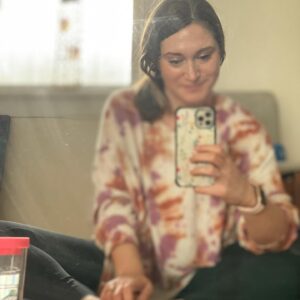 Jenna Doolittle Instagram - ✨I’m sore, exhausted & have a headache. We all have these days...

What self care looks like for me today is canceling things on my calendar❌, sitting here on the floor stretching🙆‍♀️, drinking water💦 ignoring my emails (sorry, friends! I will get back to you) & a NAP! 💤 

I often feel like I’m on a hamster wheel & can’t catch up. People frequently comment that I do so much, am so organized & “have it all together”, but none of us really have it all together all the time (just ask my husband!) Am I generally high functioning? Yes. Do I often put my clients before myself? Sometimes. Am I learning that I can be the most important person in my day? Slowly. 🌱

✨Taking care of ourselves is a journey. We are always experiencing new challenges & striving to find our way through. 

And don’t worry, I’m totally OK. I’m just sharing. 🤗

✨I’m curious, how do you practice self care? What makes you feel like you again? Drop it in the comments & when I check my phone wayyyy later today (cause I’m putting this thing away) I’ll be happy to have heard from you. 💜 
•
•
•
#selfcare #selflove #dayoff #headacheremedy #actorslife #actorsrise #mentalhealthawareness #mentalhealthmatters