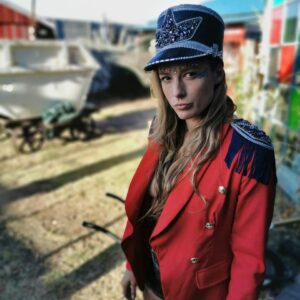 Jenna Saras Instagram - Lifes to short to be boring
Thank you @mirrormoon_ecoglitter @birdsofafeathersa @flock_it 
#actress #actorslife #model #africaburnvibes #outdoormusicfestivalgear #weekendmotivation #livingmybestlife #lovemycareer #nofilter