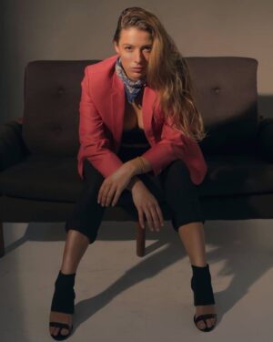 Jenna Saras Instagram - Let 2020 be the year of vision 
#actorslife #moodyphotography #model #actress #photography #lighting #instudio #setlife #modellife #2020 #livingmybestlife