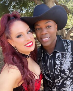 Jenni Thomasson Instagram - Y.A.S. is live on Todrick’s YouTube now!!!! This song has been SO much fun to perform and I could not be more thrilled that it ended up getting such an EPIC music video! Go watch immediately and unleash your petty side 🤣! #todrickhall #youaintshit #hbic #tiffanypollard