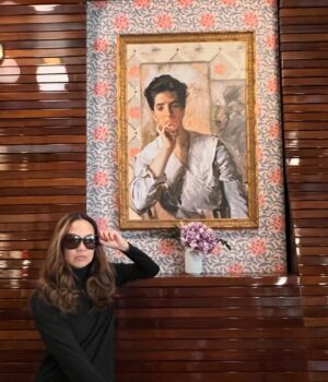 Jennie Kwan Instagram - Recently I had the pleasure of staying at @hotelhugosoho 
It is my new favorite place to stay when I’m in NYC.  It was like a sassy oasis in SOHO.  I felt so well taken care of.  Thank you so much @bmvillanueva for your wonderful hospitality.  Can’t wait to return later this year!!
.
.
.
#hotelhugo #hotelhugosoho #wheretostay #soho #wanderlust #travelbug #actor #hospitality #boutiquehotel #rooftopbar #nyc