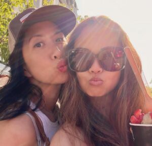Jennie Kwan Instagram - These moments😊💖🫶🏼
.
.
.
#moments #friendship #inbetweenmoments #restday #breathe #downtime #blackcatsofinstagram #fillyourcup #fillyoursoul