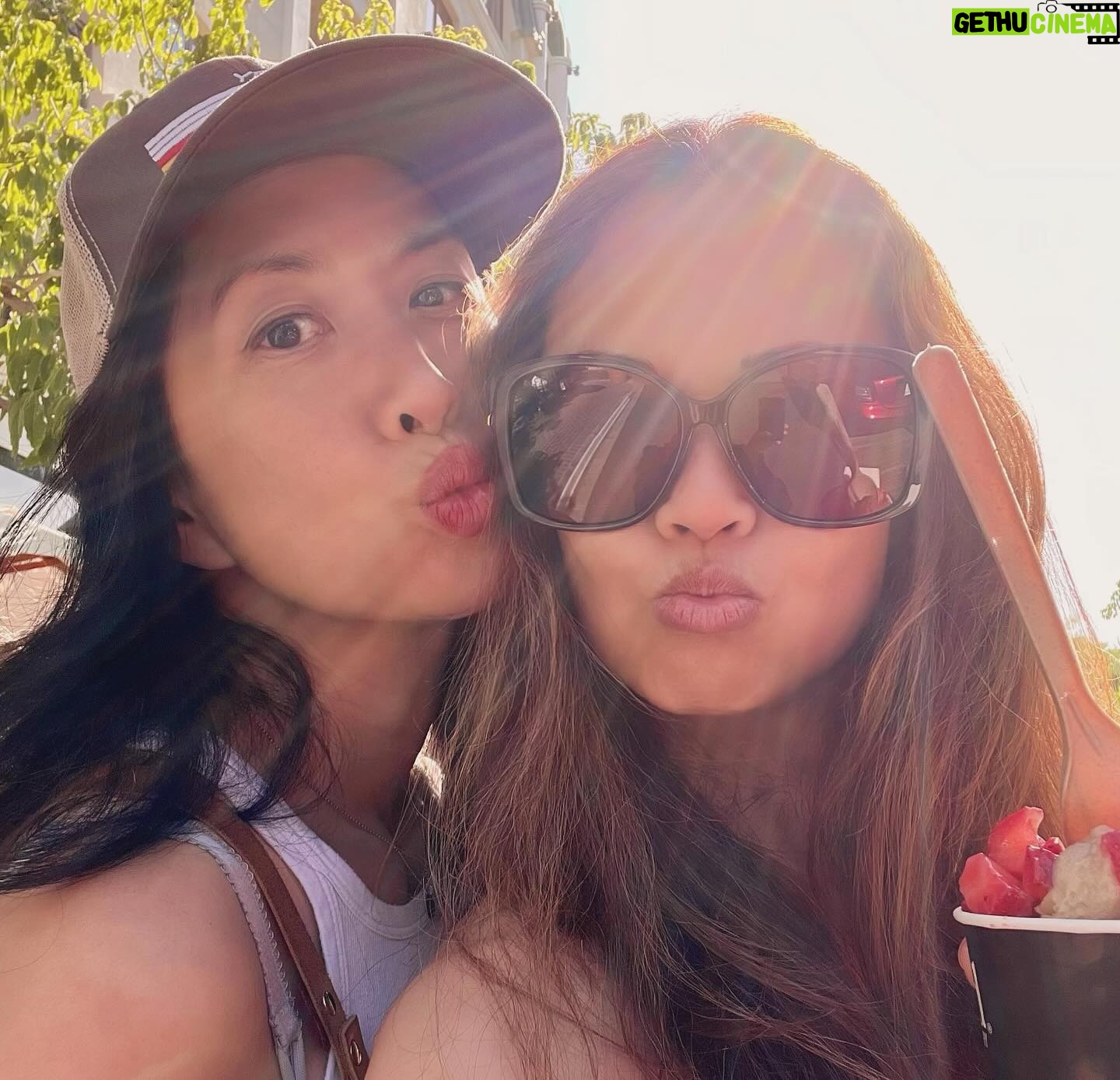 Jennie Kwan - 1.1K Likes - These moments😊💖🫶🏼
.
.
.
#moments #friendship #inbetweenmoments #restday #breathe #downtime #blackcatsofinstagram #fillyourcup #fillyoursoul