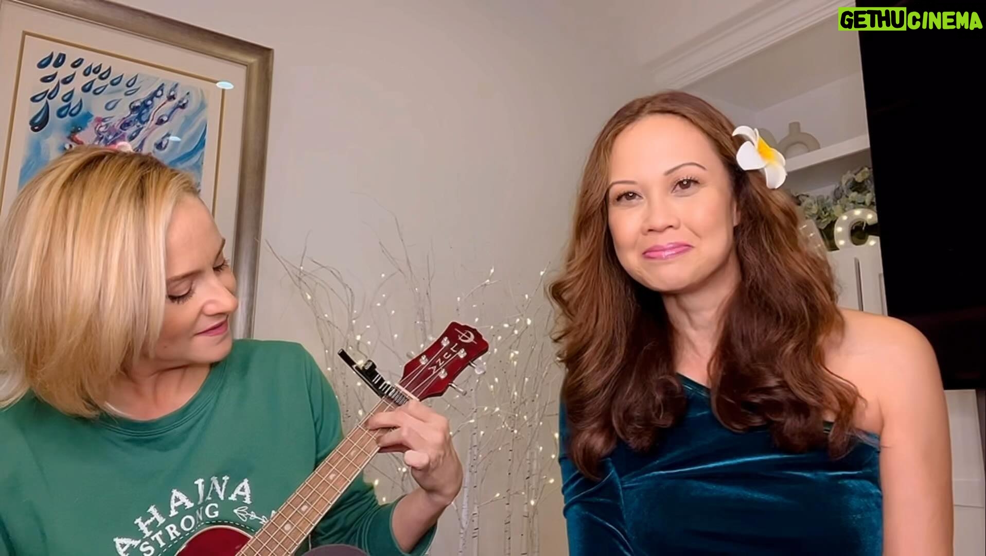 Jennie Kwan - 639 Likes - Sending a little Christmas holiday cheer your way. 🎄❤️🏄🏽♀️🌴⭐️
.
.
.
#melekalikimaka #christmas #singer #friendsforever #peaceonearth #christmascheer #ukelele #ilovehawaii #lahainastrong