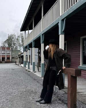Jennifer Cheon Instagram - standin by