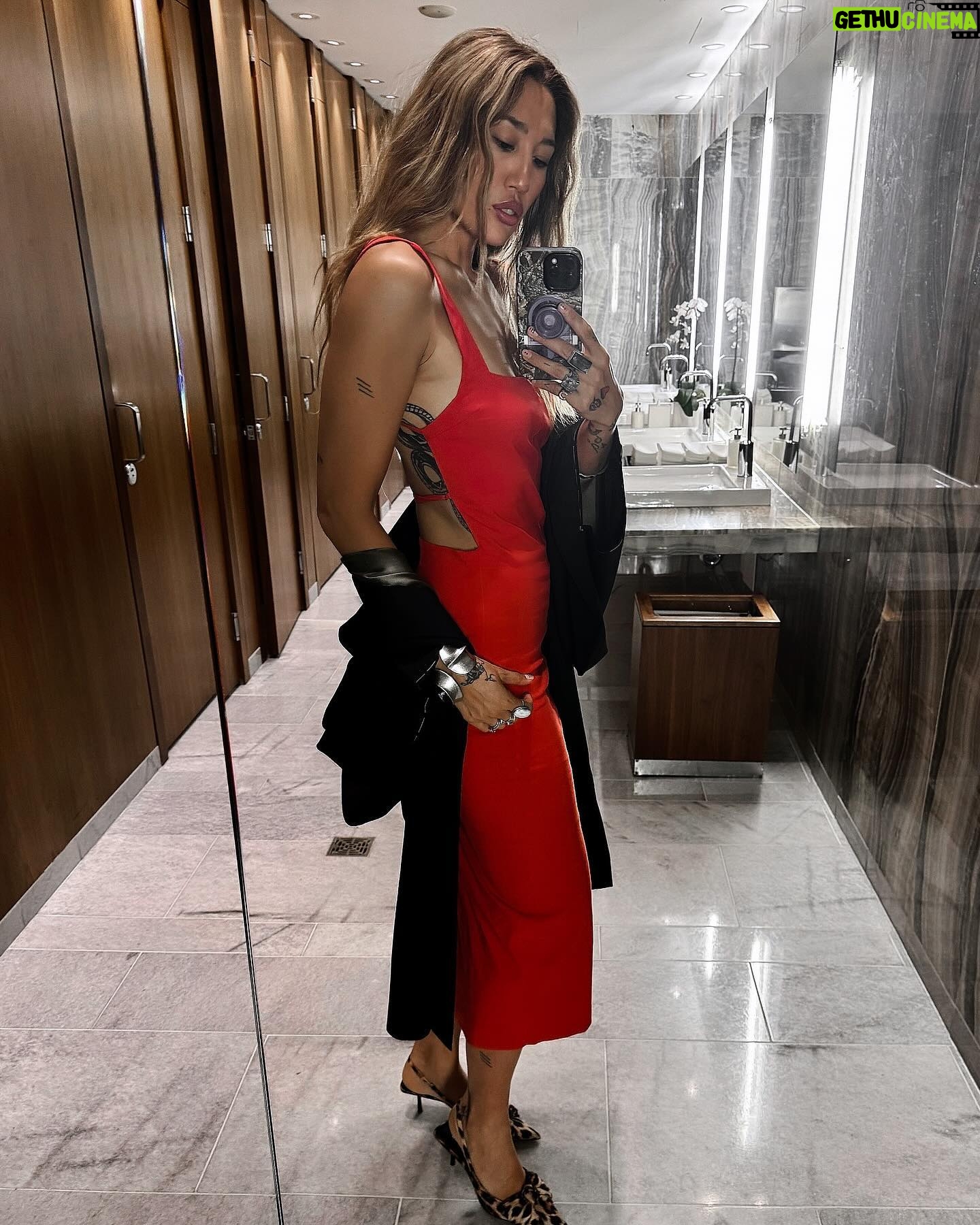 Jennifer Cheon - 1K Likes - 🌆🌅 🌄 & 🏙️🌃🌌