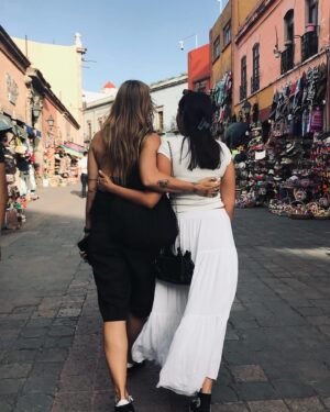 Jennifer Cheon Instagram - 🌙 Mi corazón está tan lleno, pero lo dejo atrás 🐦‍🔥☯️๛☯︎