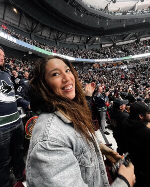 Jennifer Cheon Instagram - Did Canadian things 🍁🏒 #luu 🥅