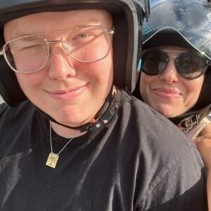 Jennifer Parkhill Instagram - Happy pride, queers and allies!
🏳️‍🌈🦄🏳️‍🌈🏳️‍⚧️🏳️‍🌈💖✨

Another gay turn around the sun. 
This one marks 10 years out of le closet for me. 
I feel nostalgic and grateful for the entire journey, even the challenging parts — those cracked me open and gave me new eyes to see with too. They softened me, they changed my view, my purpose. May the journey continue. May we continue to stare right down the barrel of love. 

Xo

.
.
📷 1: Sean Salcido
HMU: @mylanmedrano 
Styling: Rebecca Dreiling
.
.
.
.
#gaypride #pridemonth #lesbian #nonbinary #lgbtq🌈