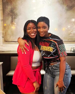 Jennifer Sears Instagram - Been in Little Rock filming an amazing movie and my lil sis @drkrisi surprising me has been the highlight of my stay thus far. It was so comforting to have a piece of home with me. I love you, sis!💕
