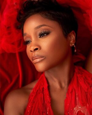 Jennifer Sears Instagram - Hello, lover.❤️ #ValentinesDay

Photo: @shotsbynik 
MU: @yanikbeaute 
Stylist: @styledbyzj @zyaishajane 
Designer: @farrierbell_couture