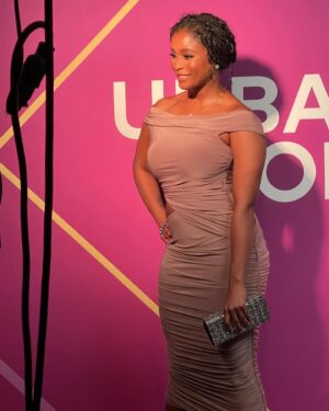 Jennifer Sears Instagram - What an amazing evening, honoring our greats! Thank you @iamcathyhughes, @themichellerice, and @tvonetv for an incredible celebration of greatness.✨

Braids: @cmoorestyles_ 
Artist: @makeupbyfeeka 
Photo: @gettyentertainment @gettyimages 

#UrbanOneHonors #IconsOfTheCulture #TVOne #blackexcellence #gettyimages #gettyentertainment
