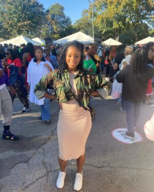 Jennifer Sears Instagram - There’s no place like home.🐾❤️🖤

#cauhomecoming #caualumni #clarkatlantauniversity #findawayormakeone #hbcu #hbcugrad

Braids: @blackbarbiebeautyy