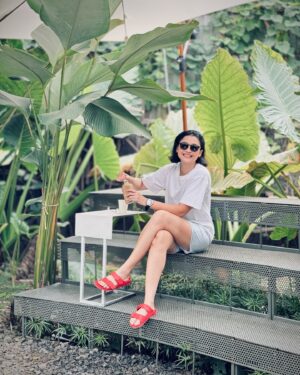 Jenny Zhang Instagram - Nothing Compares to the simple pleasure of the first sip of morning coffee. 🌿🌱🍃

📸 @rajaghifar (Best anda 🫰🏻)