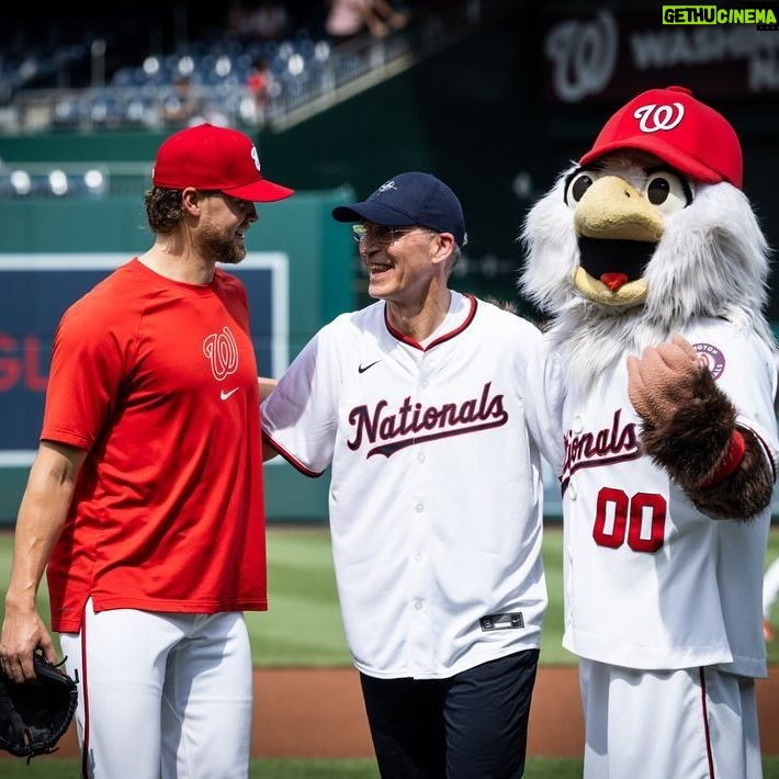 Jens Stoltenberg - 3.1K Likes - A great experience to attend NATO Day at Nationals Park.
I had the honour of throwing the first pitch at the game between the Washington Nationals and the Saint Louis Cardinals.