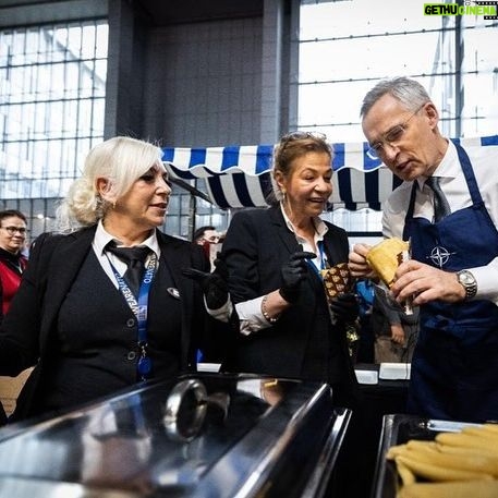 Jens Stoltenberg - 5.3K Likes - Wonderful gathering with 4,000 colleagues at NATO’s headquarters in Brussels.
Pancakes and gluhwein were served. One of the waiters was a bit inexperienced. With a little training it went well.
Most will get a well-deserved break, while some will remain on duty to look after us all.