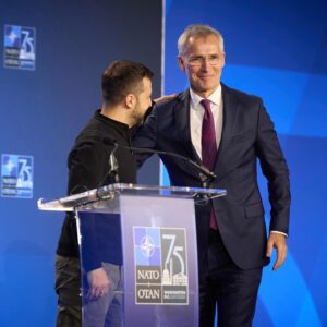 Jens Stoltenberg Instagram - Україна й НАТО разом. Ми співпрацюємо тісніше, ніж будь-коли раніше, ми довіряємо один одному, і разом ми робимо один одного сильнішими. 

Майбутнє України – в НАТО.
____

Ukraine and NATO stand together. We cooperate more than ever before, we trust each other, and together we make each other stronger. 

Ukraine’s future is in NATO.