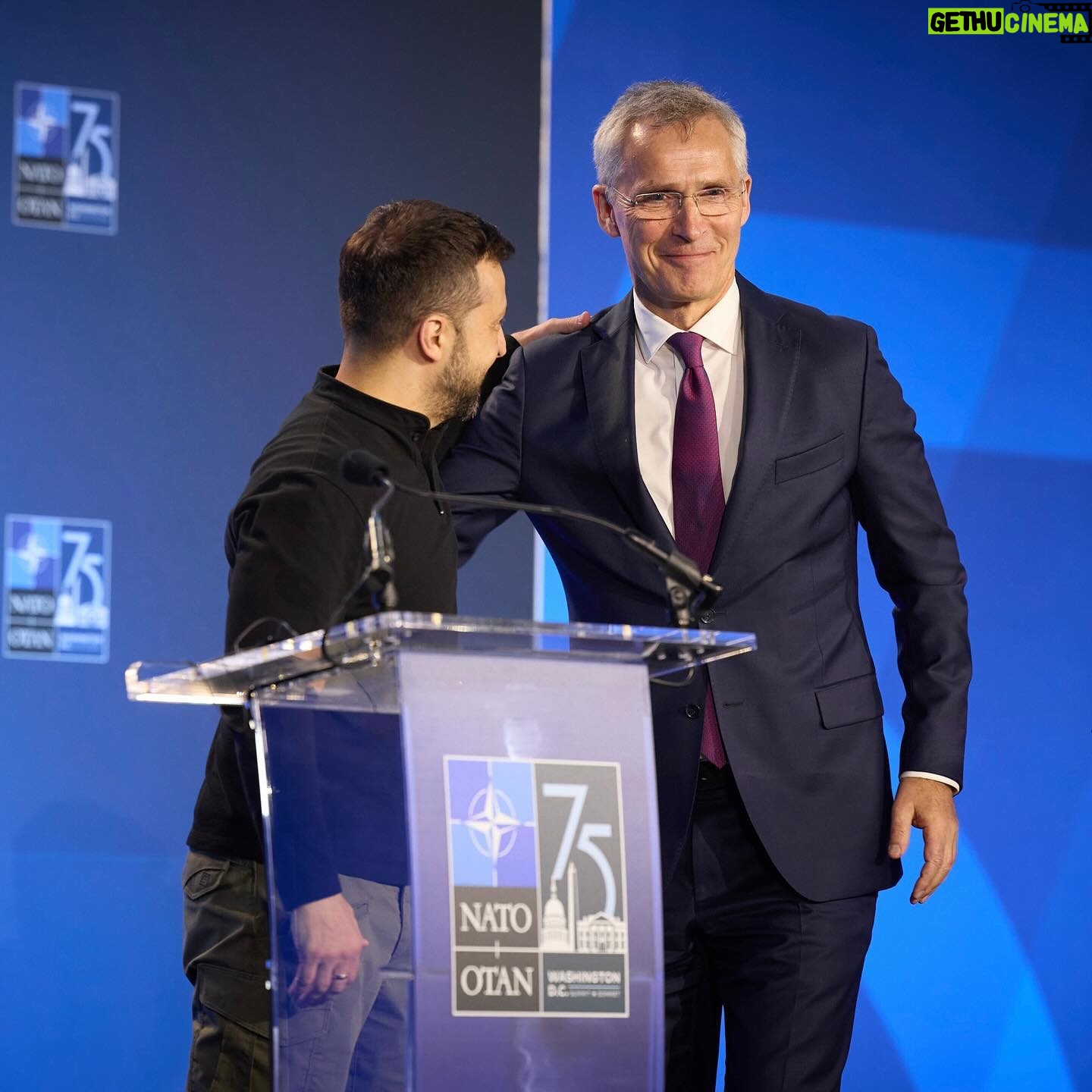 Jens Stoltenberg - 39.7K Likes - Україна й НАТО разом. Ми співпрацюємо тісніше, ніж будь-коли раніше, ми довіряємо один одному, і разом ми робимо один одного сильнішими.
Майбутнє України – в НАТО.
____
Ukraine and NATO stand together. We cooperate more than ever before, we trust each other, and together we make each other stronger.
Ukraine’s future is in NATO.