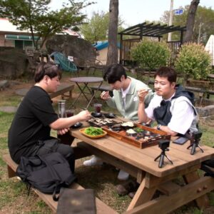 Jeon Hyun-moo Instagram - 오늘 밤은 광주 나주 담양 고창 전주 맛집 뿌시러갑니다♡

#전현무계획 #손태진