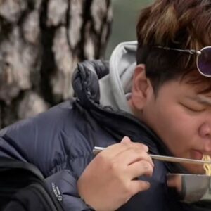 Jeon Hyun-moo Instagram - 날이 많이 풀렸네요 
오늘은 여수입니다♡ mbn & NETFLIX

#전현무계획