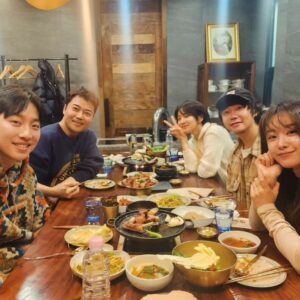 Jeon Hyun-moo Instagram - 사랑 참 어렵다지만 그래도 결국 포기할 수 없는 건 어딘가 분명 완벽한 사랑이 존재하기 때문일 겁니다♡

#송지은 #박위 #갓벽커플