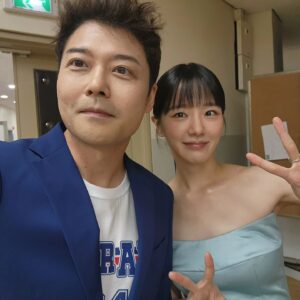 Jeon Hyun-moo Instagram - 작품으로 팬이었던 학교후배 13학번 박규영 배우
라이즈 좋아하는 예쁘고 털털의 전형~~
나혼자산다 원츄~~~!!!

#박규영 #아카라카